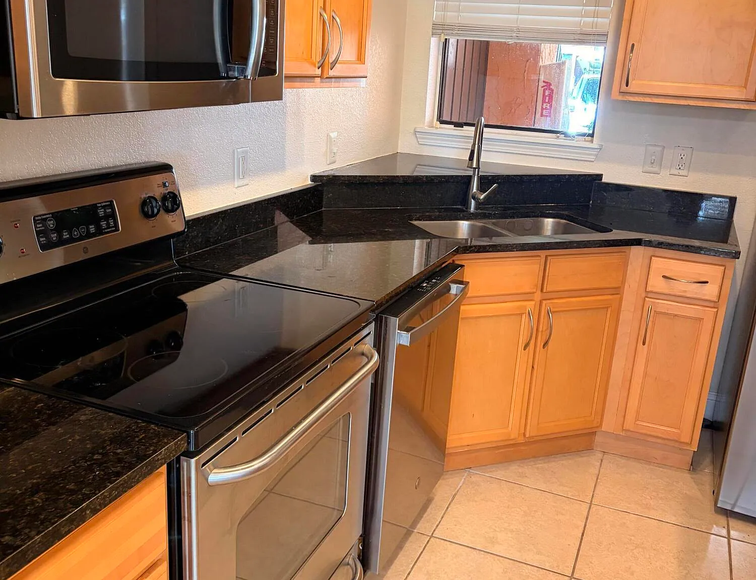 2 bed, 2.0 bath, 1033 sqft, $2,100 — Photo 4