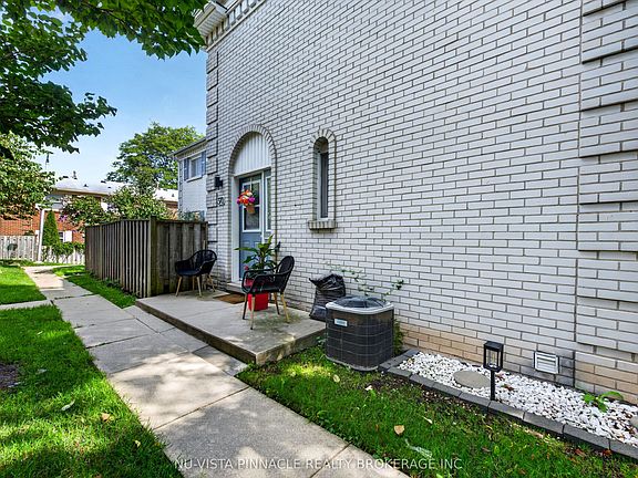 3rd image of 370 Homestead Ct #13