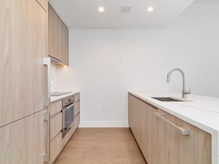 200 E 23rd St #12E — Photo 3