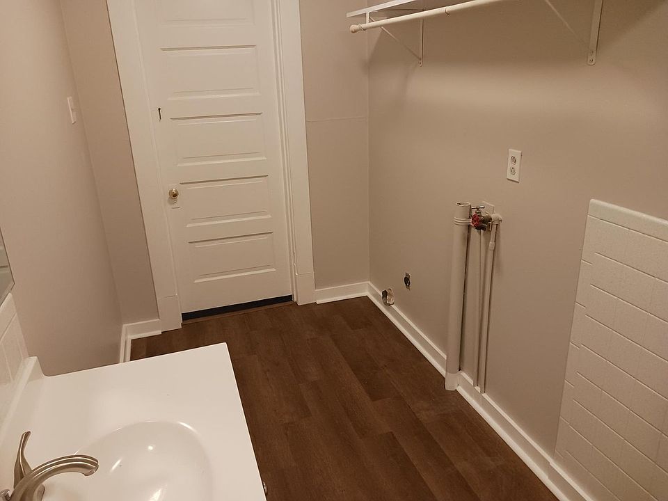 1st image of 707 Baroness Ave