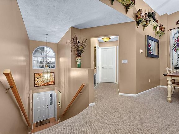 3rd image of 324 Vista Cir #51B