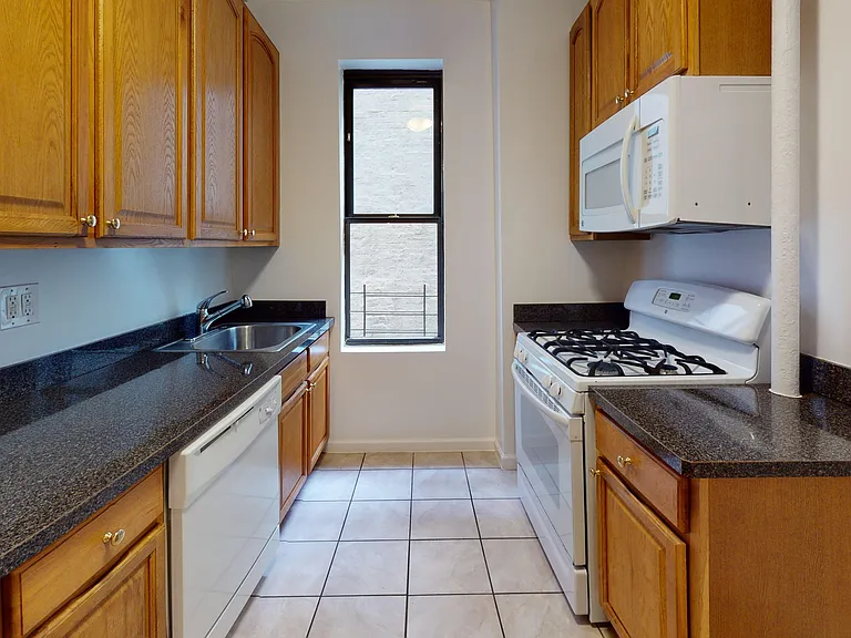 605 W 170th St #6F — Photo 4