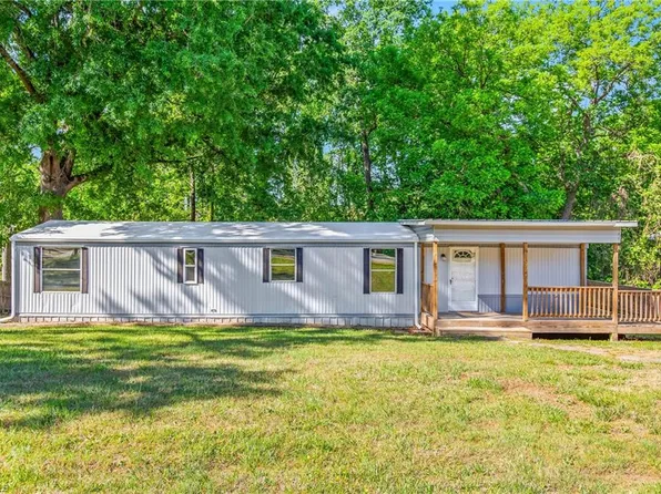 189 Sunset Dr, Thomasville, NC 27360