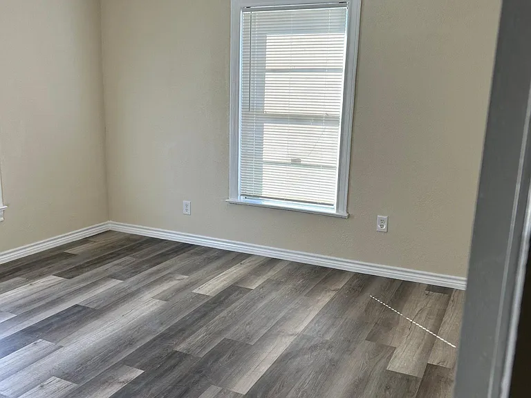 705 Azalea St — Photo 8