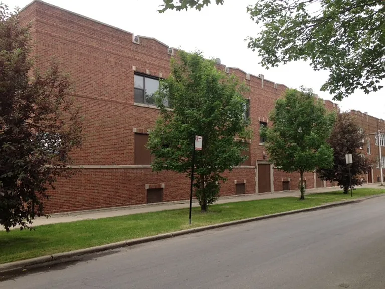 6100 S Artesian — Photo 2