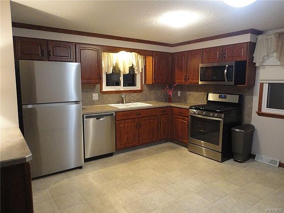 2nd image of 75 Castlewood Dr