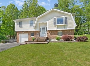 7 Kemah Rd, Highland Lakes, NJ 07422