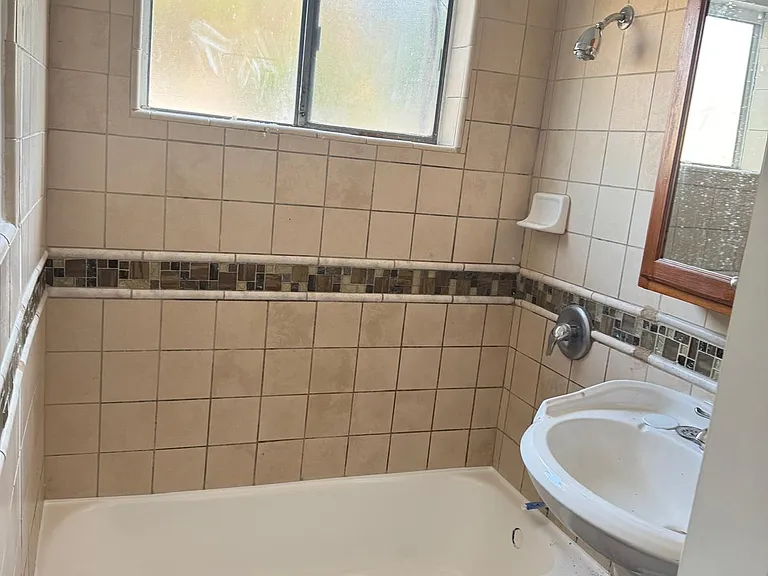 963 N Harvard Blvd #3B — Photo 8