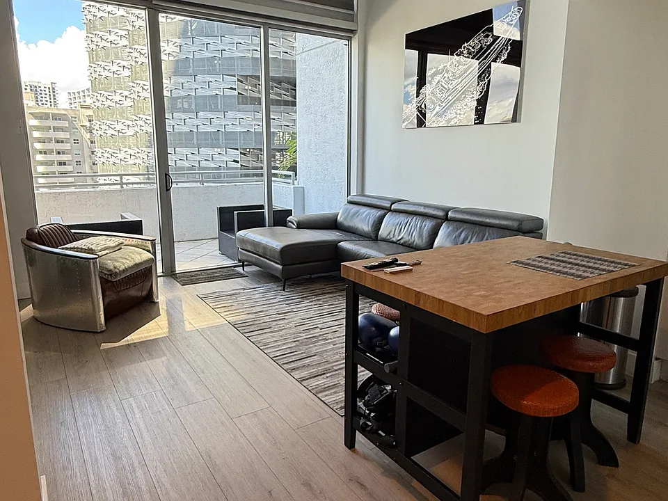 1050 Brickell Ave #1012