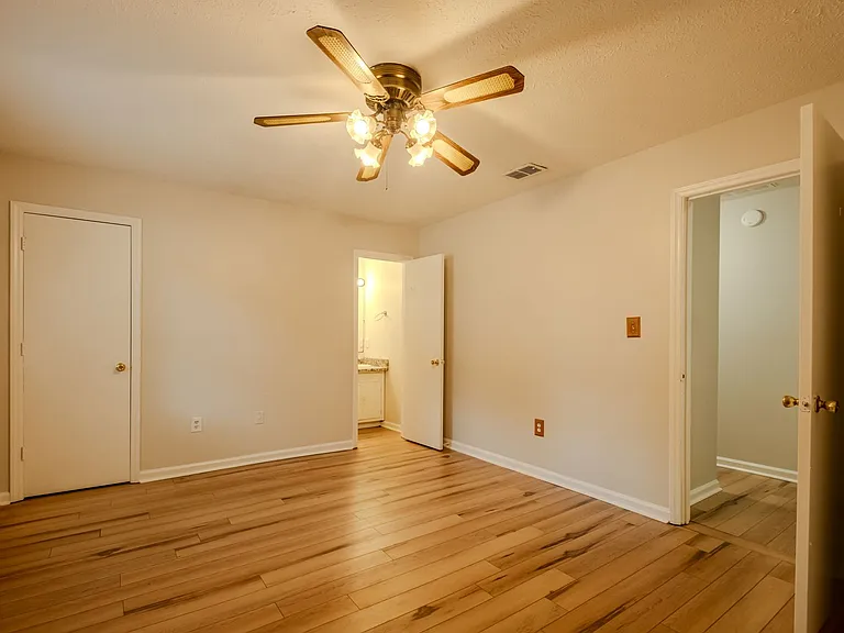 1180 Whit Davis Rd — Photo 10