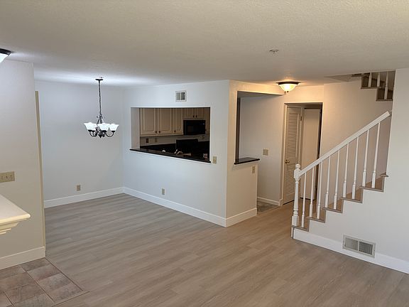 3rd image of 2085 Vista Del Mar