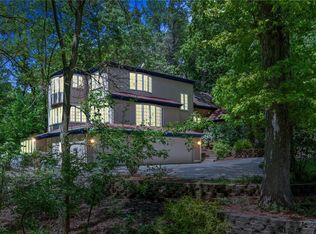 2070 Cottage Glen Rd SE, Cedar Rapids, IA 52403