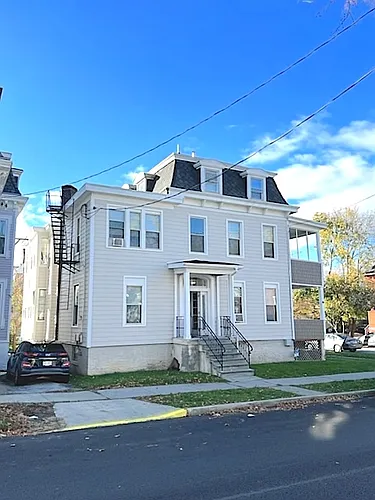 132 Franklin St Photo 1