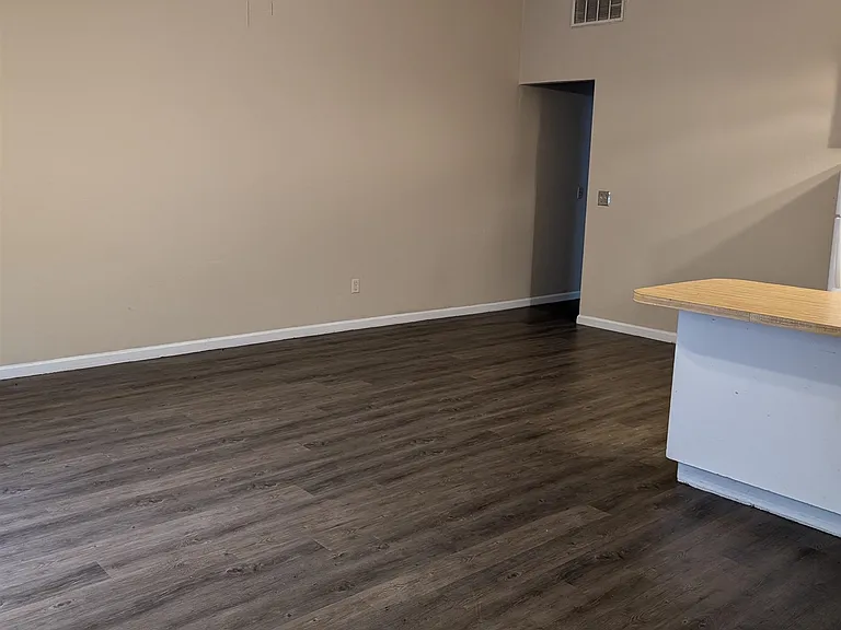 2035 Continental Ave — Photo 1