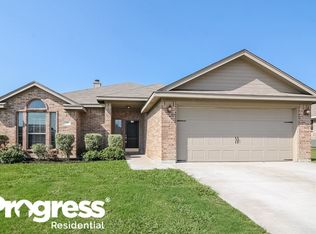 557 Reagan Ln, Burleson, TX 76028