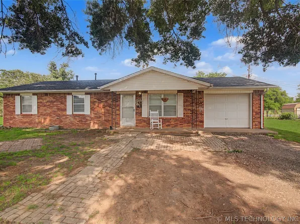 102963 N Center St, Checotah, OK 74426