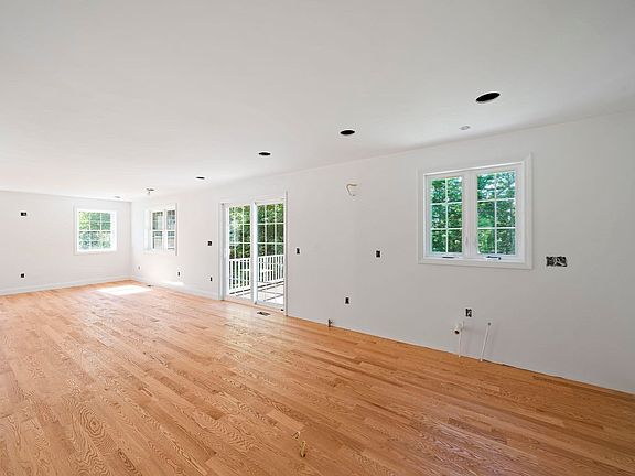 4th image of 90 Liberty St