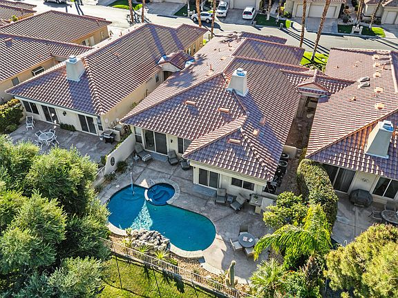 3rd image of 89 N Kavenish Dr