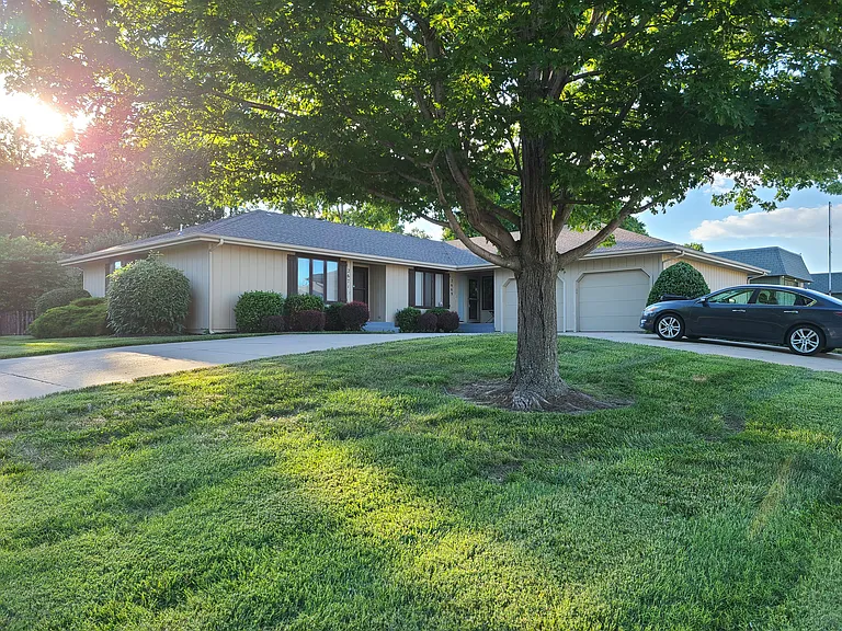 2669 SW Arrowhead Rd — Photo 1