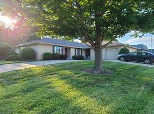 2669 SW Arrowhead Rd, Topeka, KS 66614