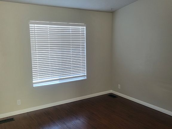 4th image of 114 N 360 W
