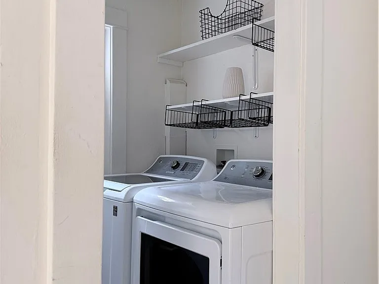 206 S Guadalupe Ave #A — Photo 3