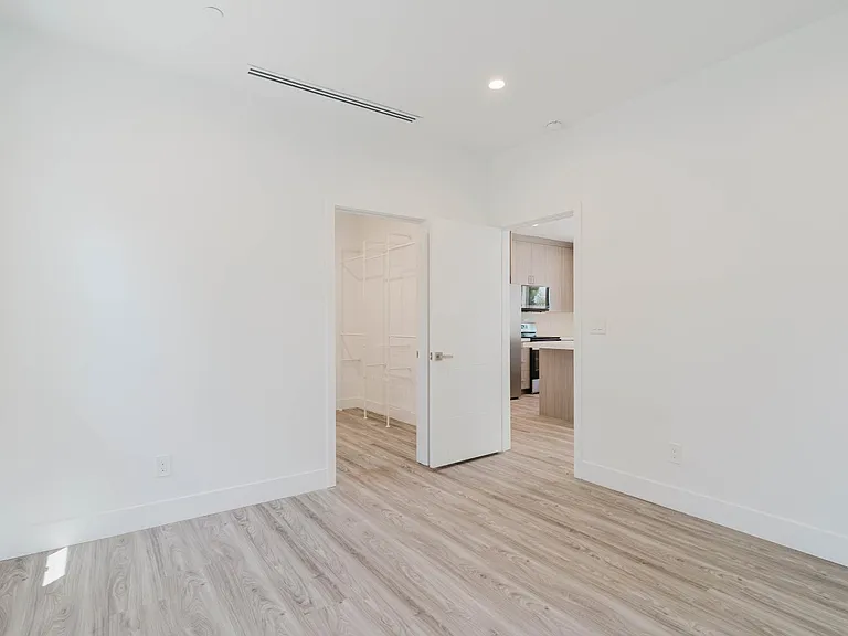 17846 Rinaldi St — Photo 20