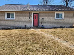 5816 Avalon Dr, Pinconning, MI 48650