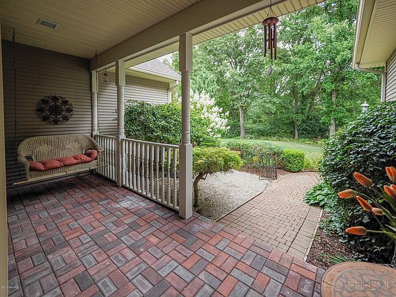 12310 15 Mile Rd-102