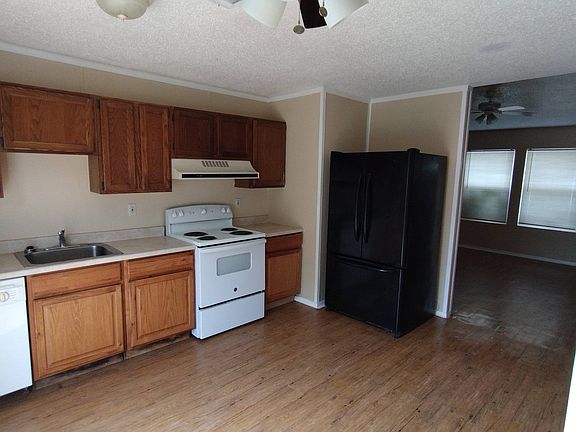 2nd image of 919 Meadowlark Cir