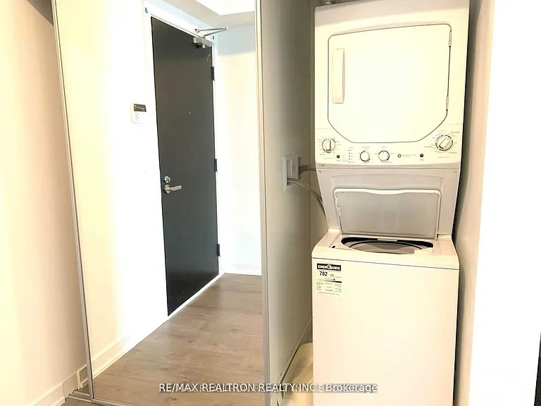 501 Yonge St #4009 — Photo 19