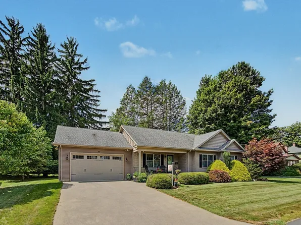 4 McKinley Ave, Easthampton, MA 01027