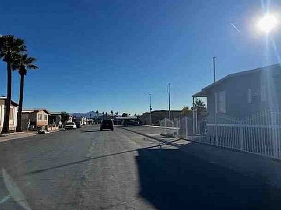 Exterior Neighborhood (street photo)