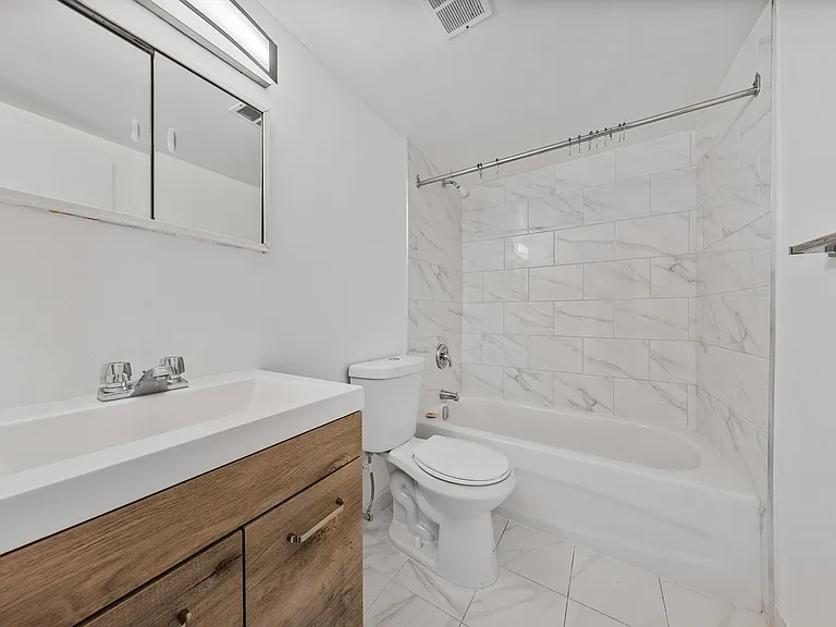 65 Thorncliffe Park Dr #1807 — Photo 18