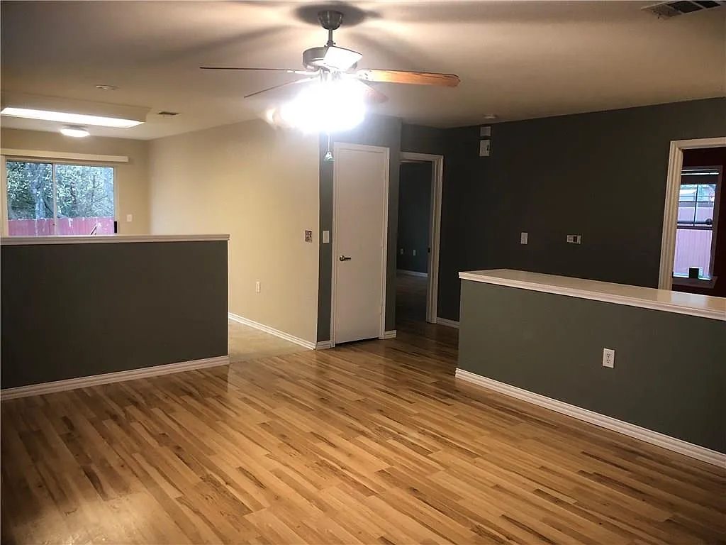 3 bed, 2.0 bath, 1319 sqft, $1,700 — Photo 3