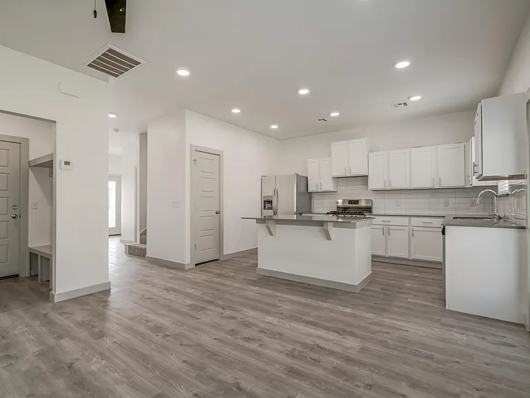 13513 Vinita Dr — Photo 7