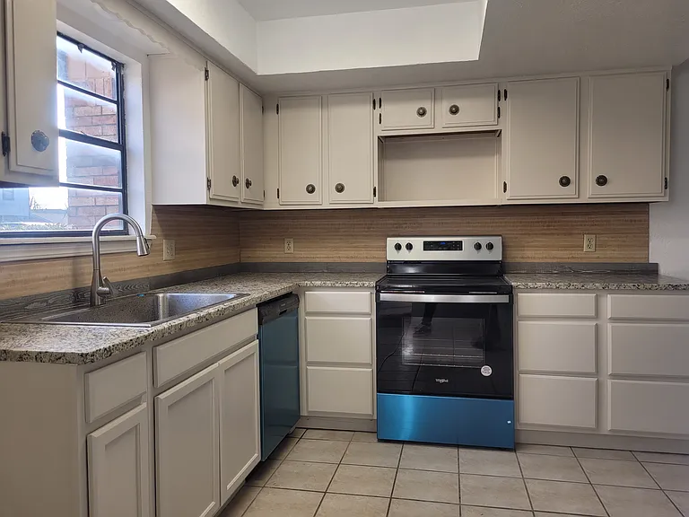 8071 NW 23rd St — Photo 2