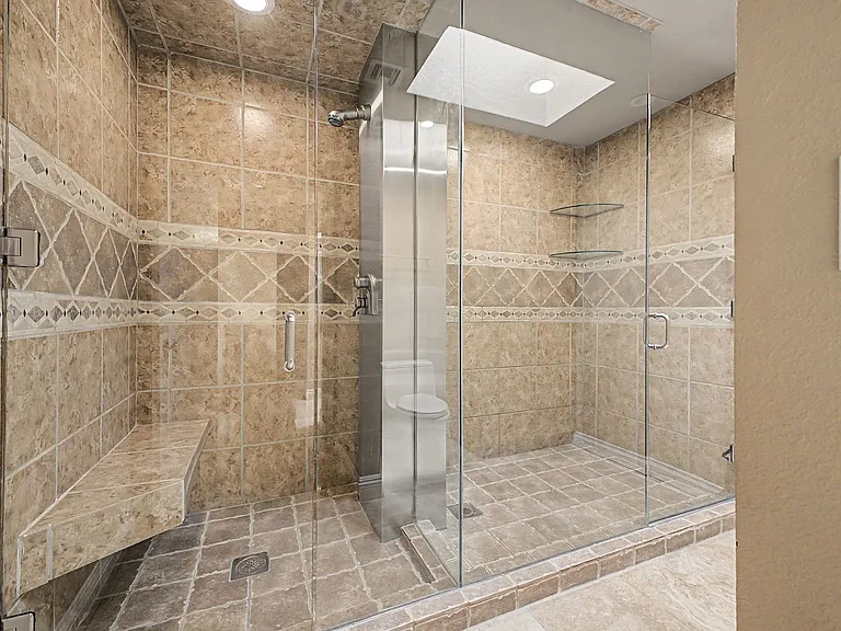 3172 Bel Air Dr — Photo 18