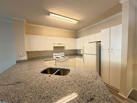 4th image of 3561 Conroy Rd APT 225