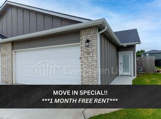 121 Santa Fe Cir, Mulvane, KS 67110