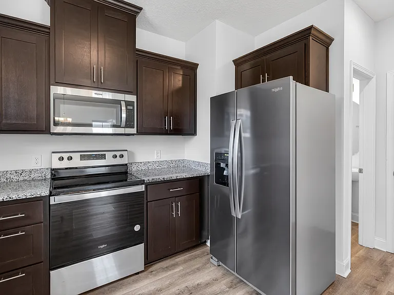 100 Centennial Ct — Photo 19