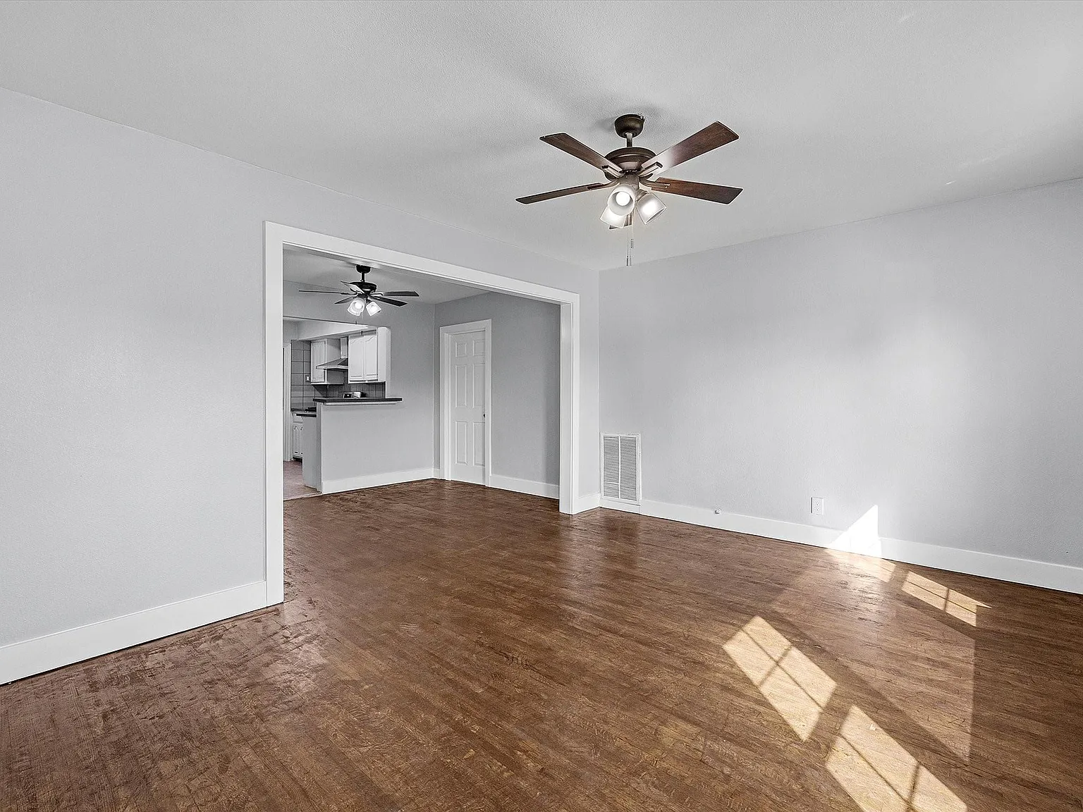 2 bed, 1.0 bath, 879 sqft, $1,650 — Photo 3