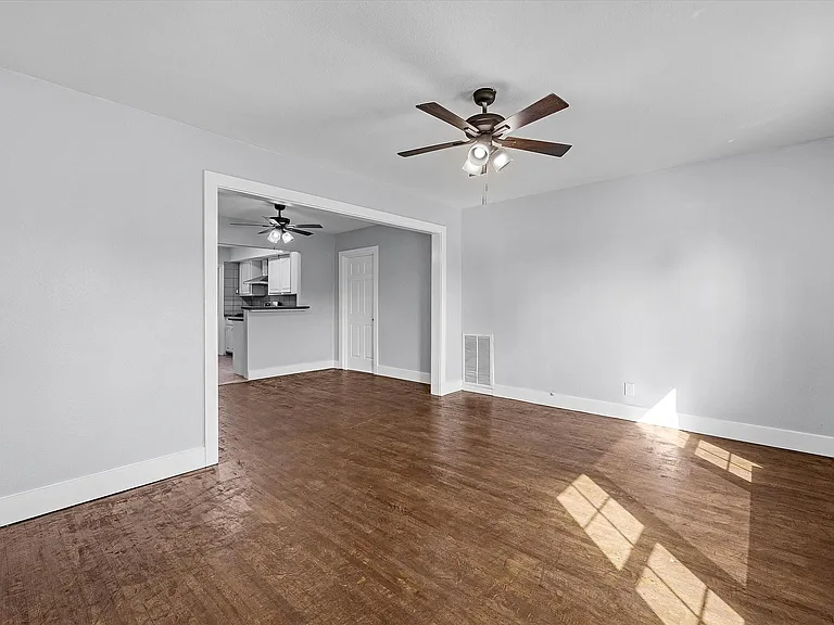 4218 Crenshaw St — Photo 3
