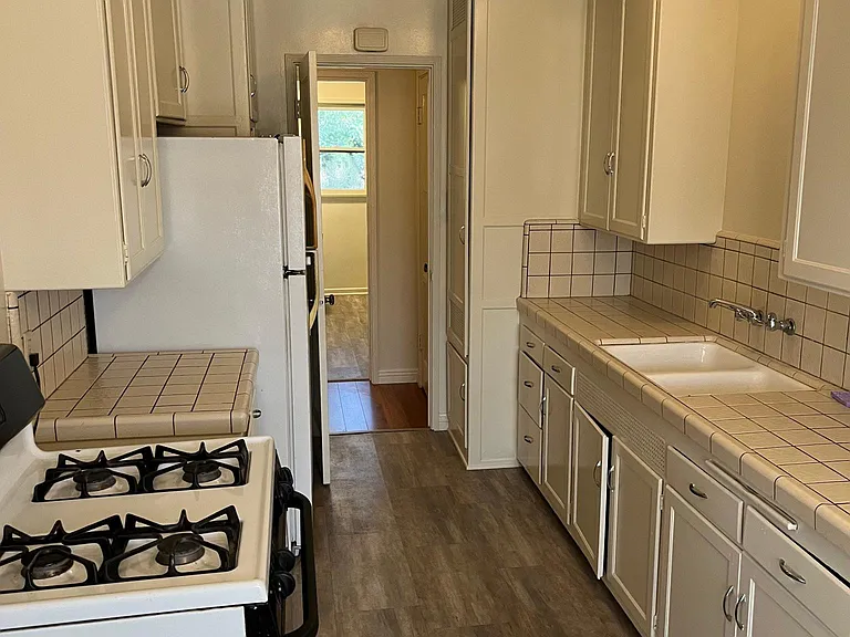 923 N Glendale Ave #10 — Photo 7