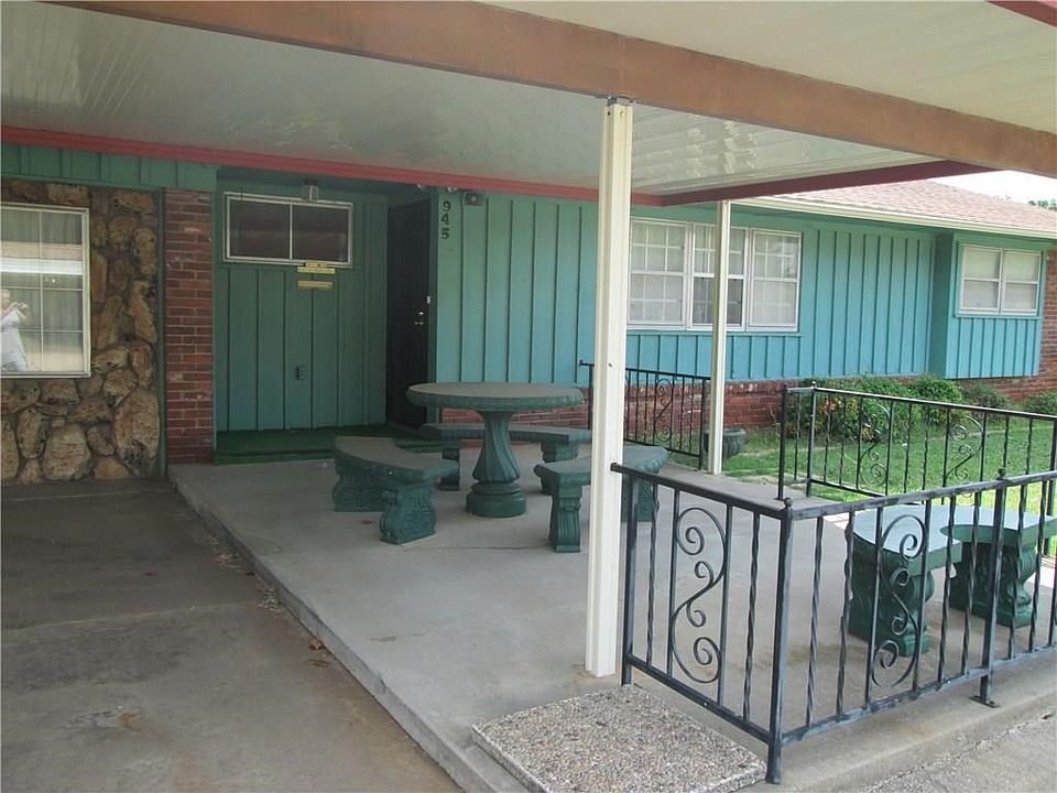 1st image of 945 SW 54th St