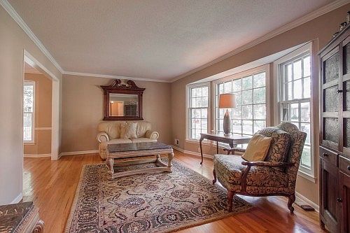 5th image of 9009 W 105th St