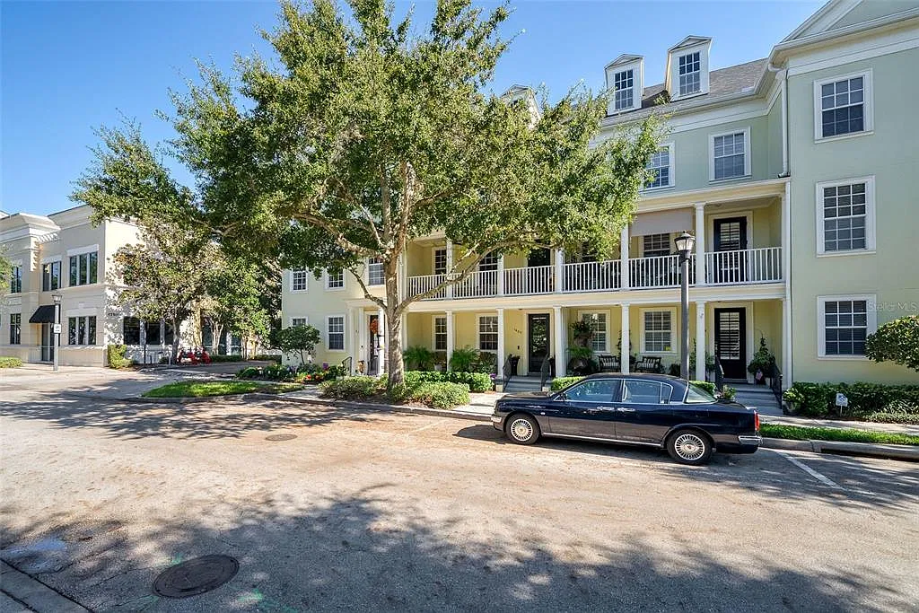 3 bed, 2.5 bath, 1974 sqft, $4,950 — Photo 3