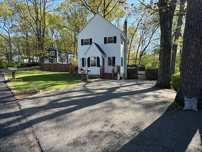 1st image of 95 Unger Ave