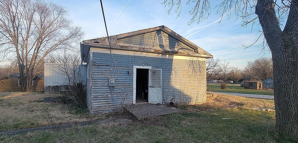 1st image of 203 N 2nd St