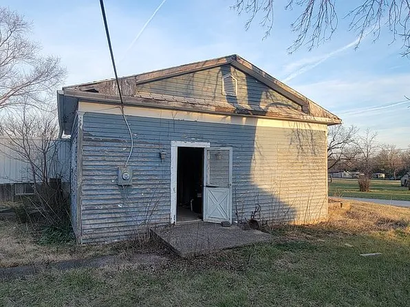 203 N 2nd St, Centerville, KS 66014